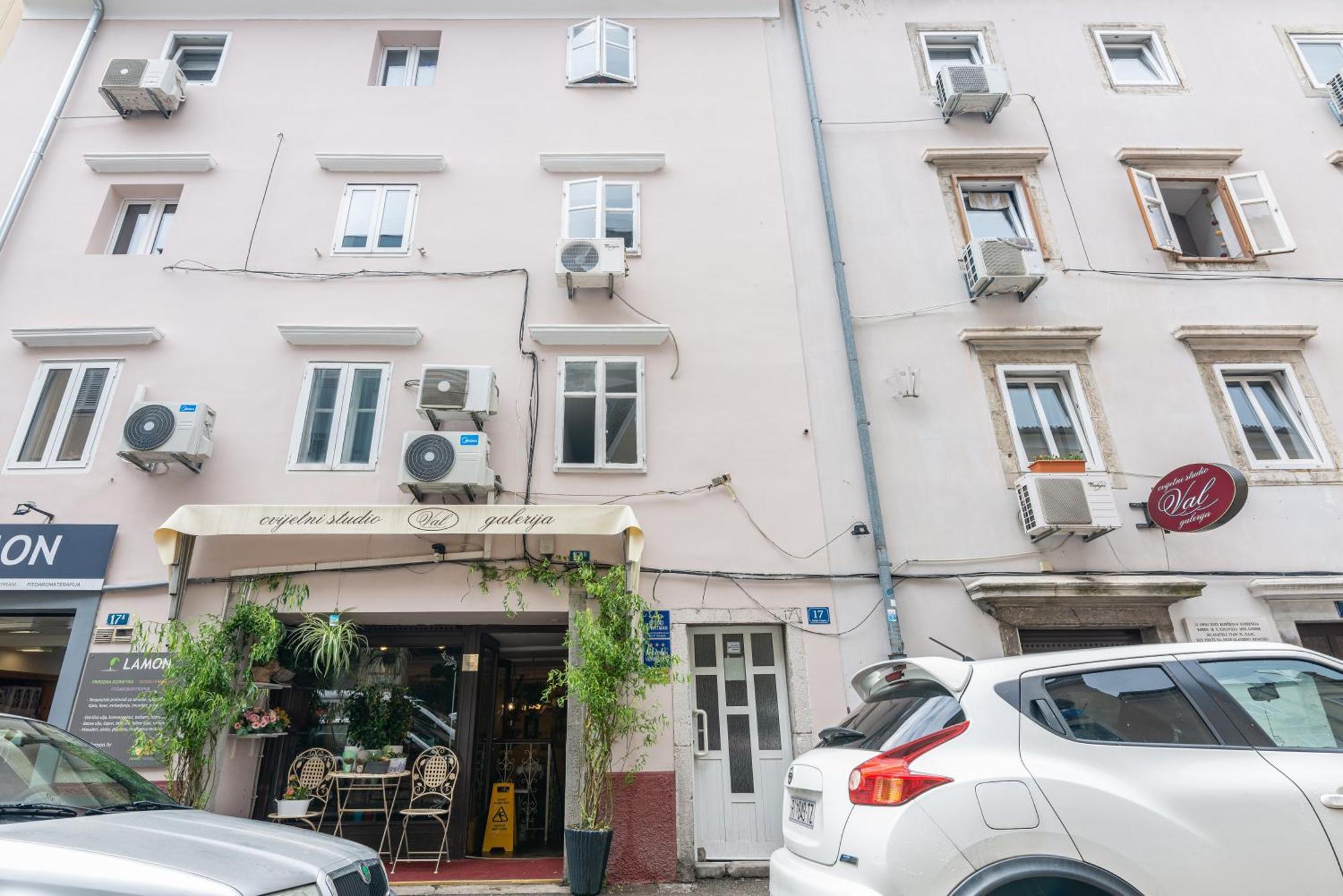 Small, Sweet & Cosy Apartments Fiume Esterno foto